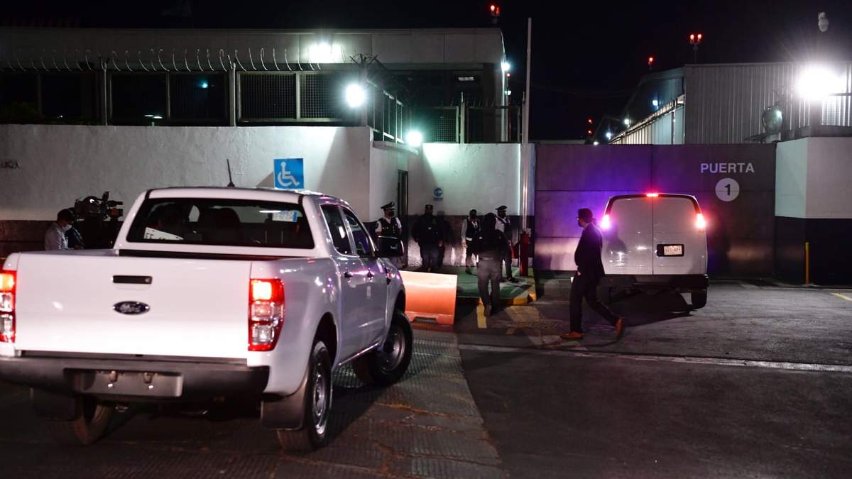 Ancira llegó ayer al Hangar de la FGR