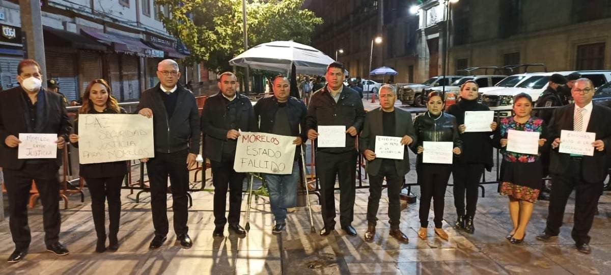 Diputados de Morelos acuden a Palacio Nacional