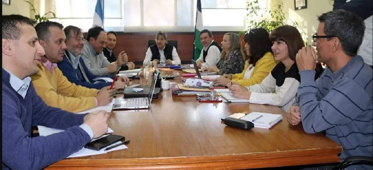 Integrantes de UNTER en paritaria. Fuente: Gobierno Río Negro.