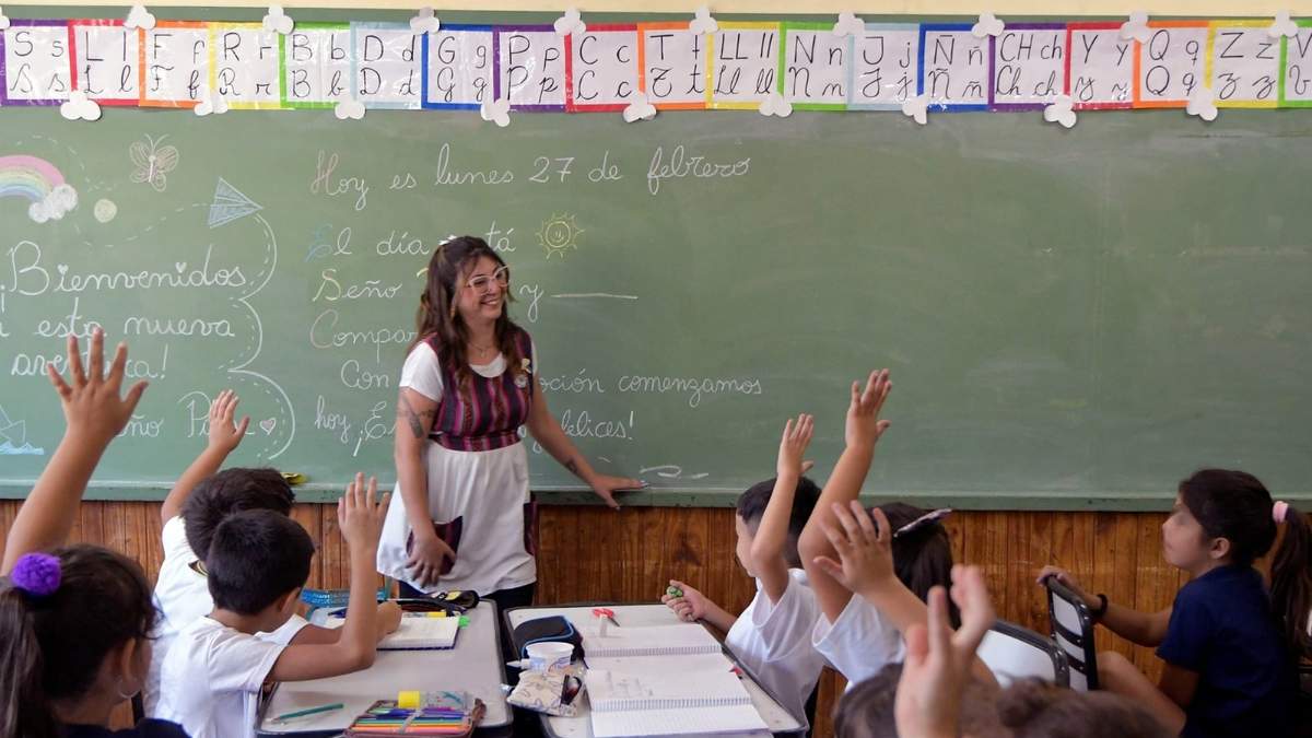 Los colegios tendrán el último aumento del año. Fuente: (X)
