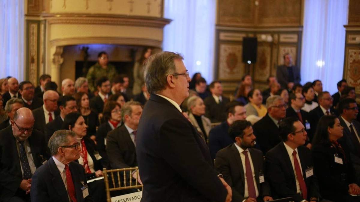 Reunión de Ebrard con cónsules