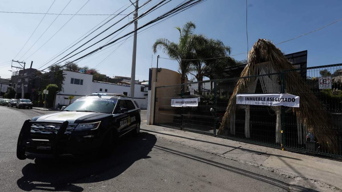Aspectos del bar Cantaritos en Querétaro, un día después del ataque