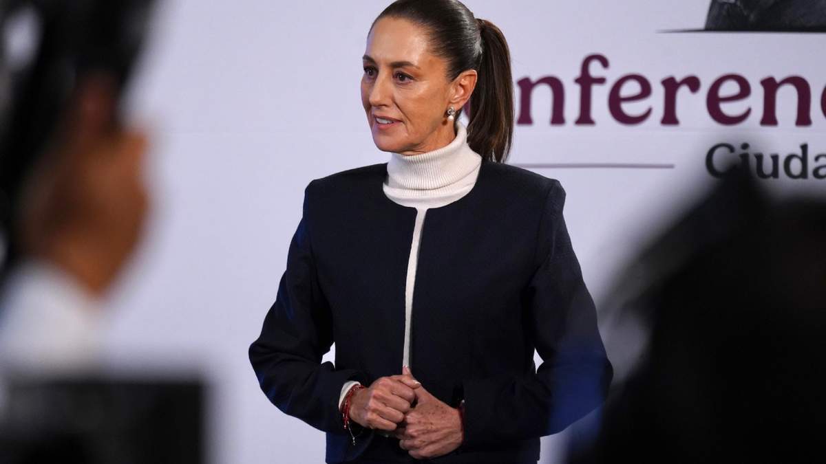La presidenta durante la "mañanera del pueblo" en Palacio Nacional