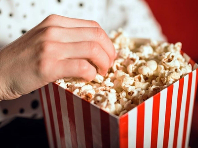 Pochoclos de dulce de leche: la imperdible receta para ver pelis o una serie este sábado en Netflix