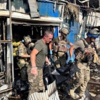 Al menos 17 muertos y 32 heridos en nuevo ataque ruso sobre un mercado en Kostantinovka, en Donetsk