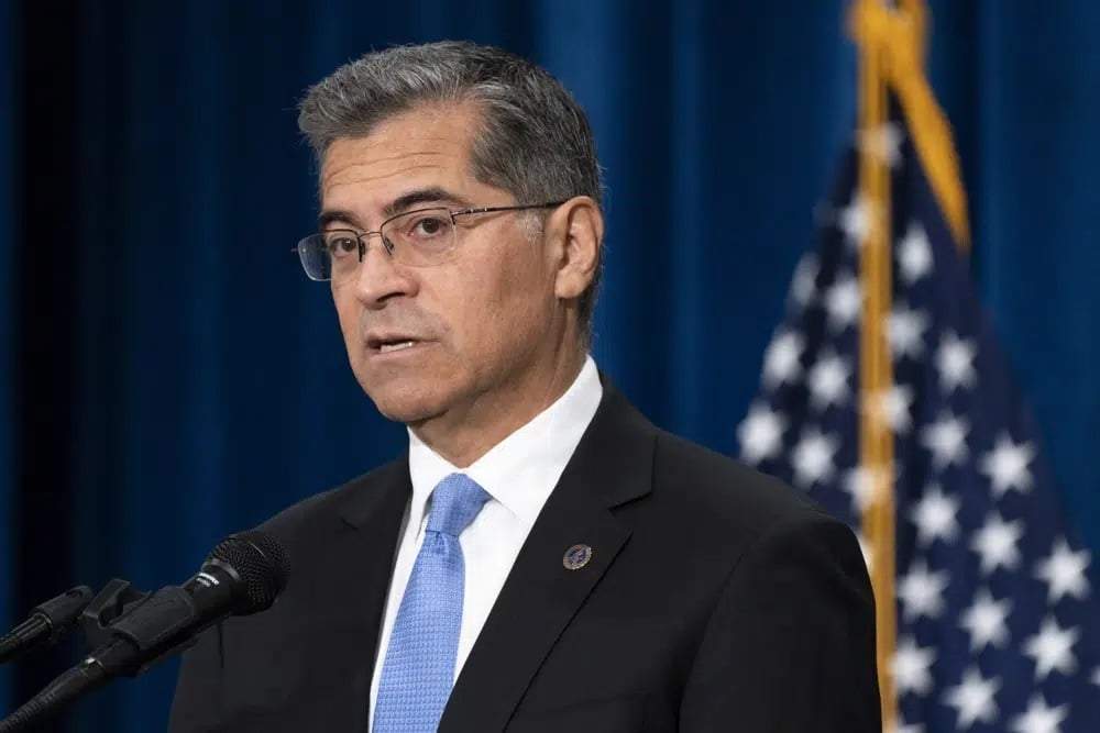 El secretario de Salud y Servicios Humanos, Xavier Becerra, durante una conferencia de prensa el 18 de octubre de 2022, en Washington