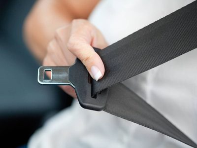 El truco de los expertos para limpiar los cinturones del auto y renovarlos después de tanto tiempo