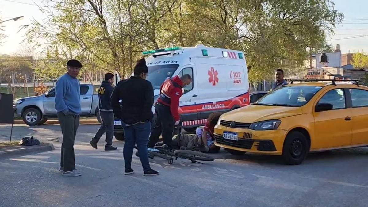 Adolescente chocó contra un taxi. Fuente: (Rigo Castaño)