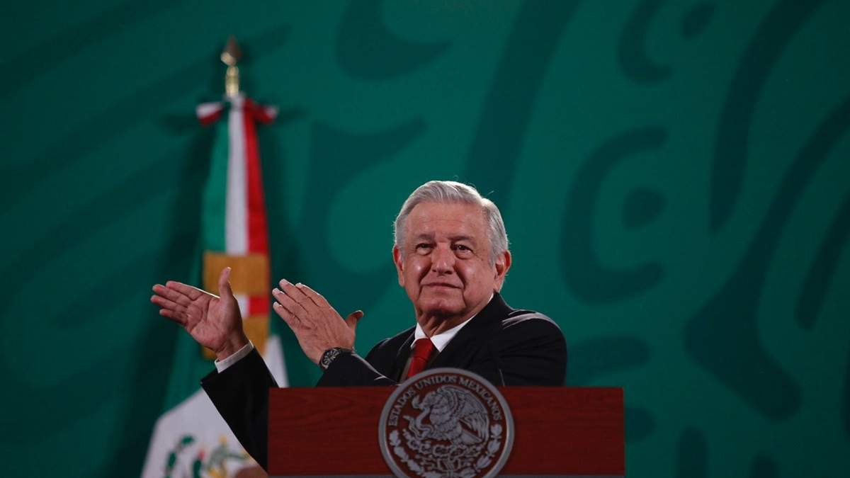 El mandatario insistió en renovar por completo en TEPJF