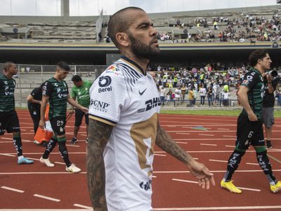 Dani Alves queda fuera de Pumas ante la denuncia que enfrenta de presunta agresión sexual