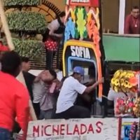 Alcaldía Xochimilco suspende a trajinera involucrada en pelea campal