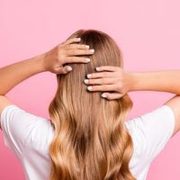 Más rápido y barato que ir a la peluquería: mirá cómo recuperar el brillo de tu cabello usando solo 2 ingredientes