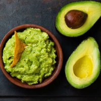 Consumir 100 gramos de aguacate al día puede reducir el colesterol, aseguran nutriólogos del IMSS