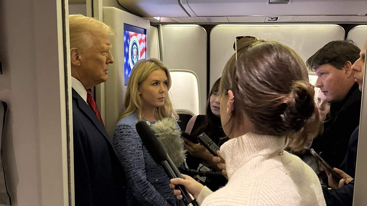 Trump responde preguntas de la prensa en un vuelo de regreso desde Doral, Florida a Washington