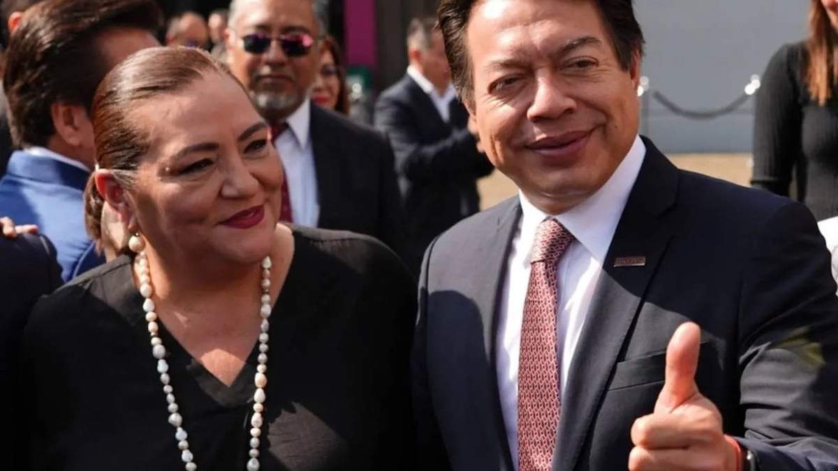Guadalupe Taddei y Mario Delgado, en la ceremonia cívica del arranque del proceso electoral 2024