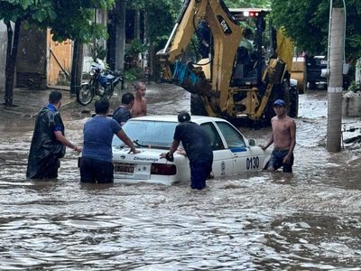 La tormenta tropical Raymond causa daños a viviendas y autos en Guerrero (Video)
