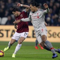 West Ham empata ante Liverpool con 'Chicharito” como titular