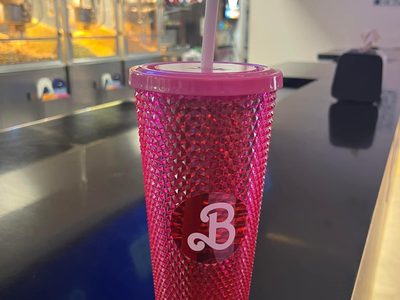 Indignación en redes sociales por abusos en la venta de vasos y palomeras de “Barbie”