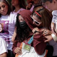 Activistas denuncian intención de Sheinbaum de desmantelar la glorieta de las mujeres que luchan
