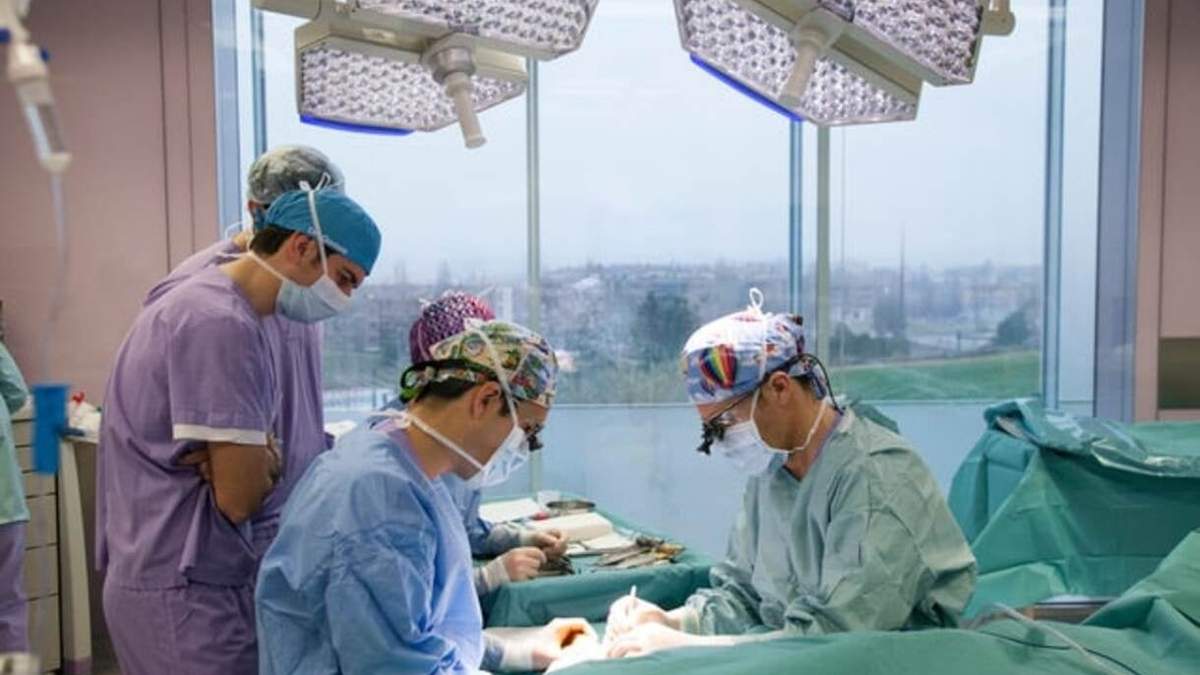 Las cirugías para personas trans están garantizadas de manera gratuita en hospitales públicos y el ISSN. Fuente: (El Independiente).