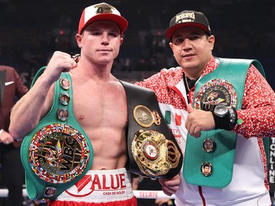Canelo somete a Smith y conquista los títulos super medianos CMB y AMB
