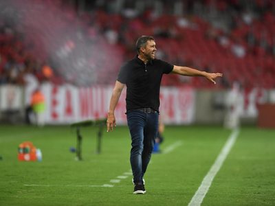 Los motivos por los que Coudet podría dejar el Inter de Porto Alegre