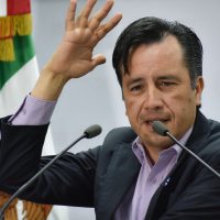Asalto bancario y 15 homicidios sacuden Veracruz; gobernador y fiscal intercambian culpas