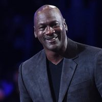 Michael Jordan dona ganancias de 'The Last Dance' para banco de alimentos