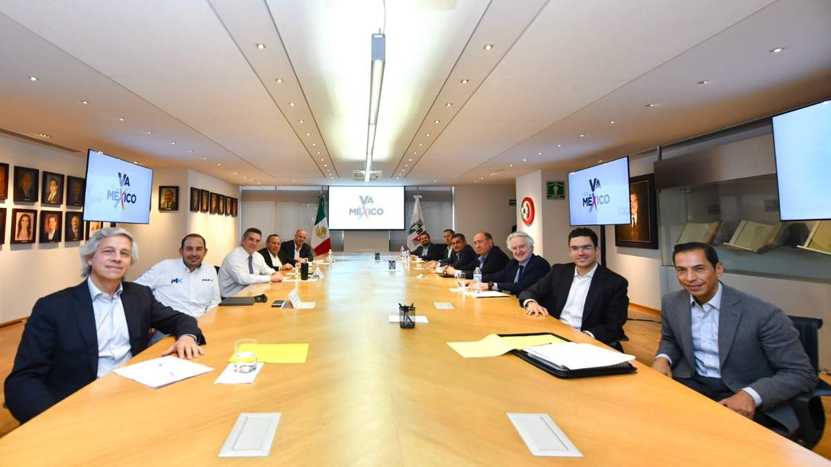 Reunión de políticas y empresarios de oposición