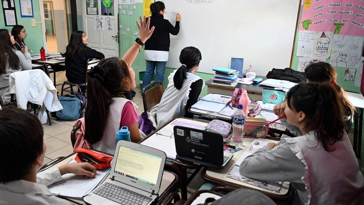 La Ayuda Escolar hace parte de las asistencias sociales que otorga el Gobierno. Fuente: (X)