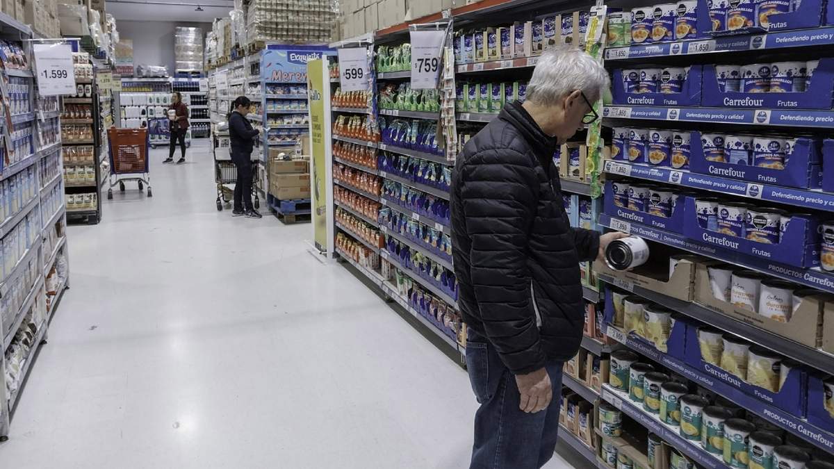 Los alimentos, pese a desacelerar, siguen aumentando en todo el país.