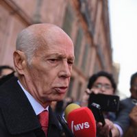 Niño de Rivera reprocha a AMLO por burocracia y "prohibición" por decreto