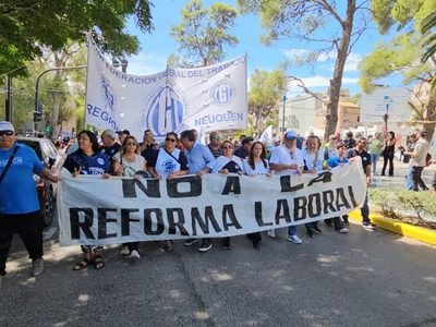 Masiva marcha en Neuquén contra la Reforma Laboral