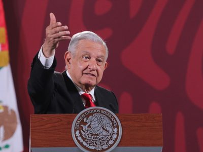 AMLO se adelanta a Banxico y anuncia que subirá tasa de interés a 6.5%