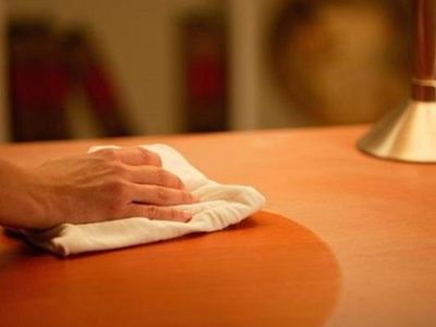 No gastes de más y eliminá para siempre el polvo de tus muebles con solo 4 ingredientes