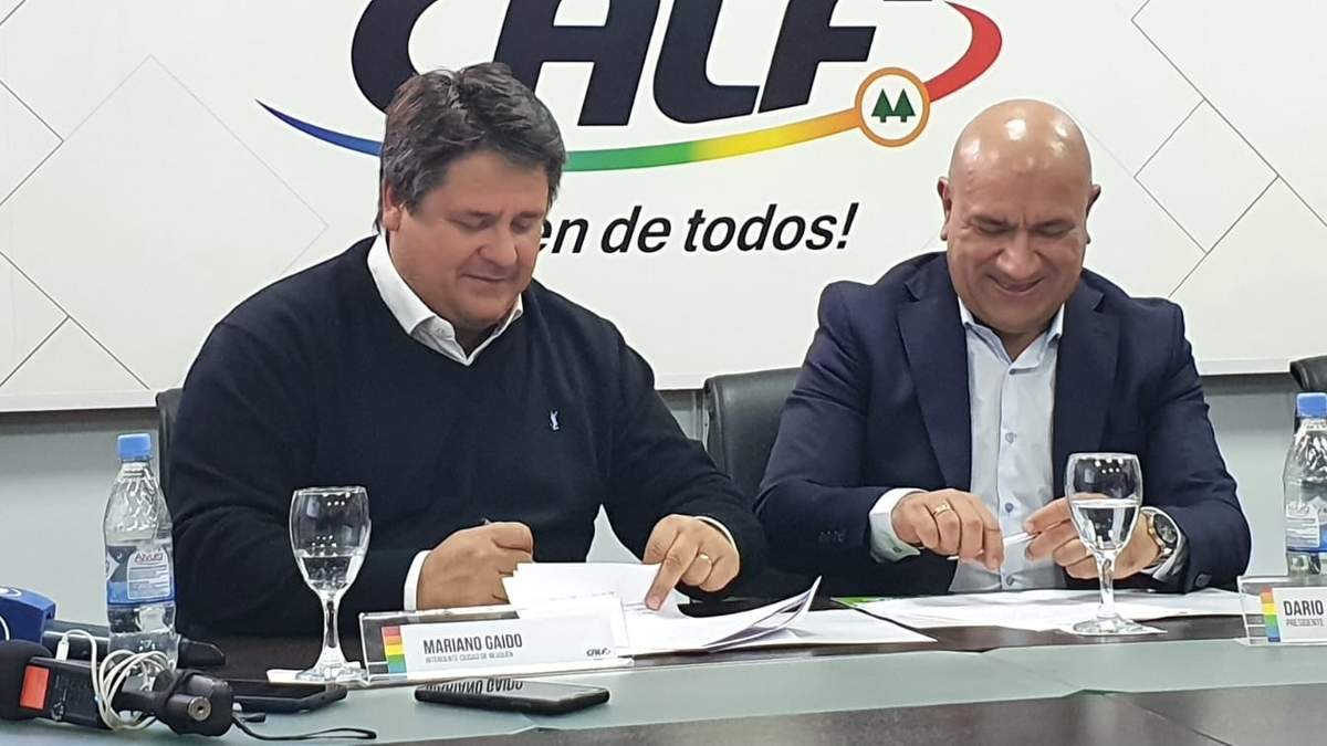 Intendente, Mariano Gaido junto al presidente de Calf, Darío Lucca. Fuente: (Javier Manzano)