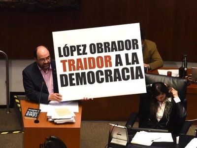 “Farsantes” los que “traicionan su historia”, “su lucha” y a la democracia: Álvarez Icaza a AMLO
