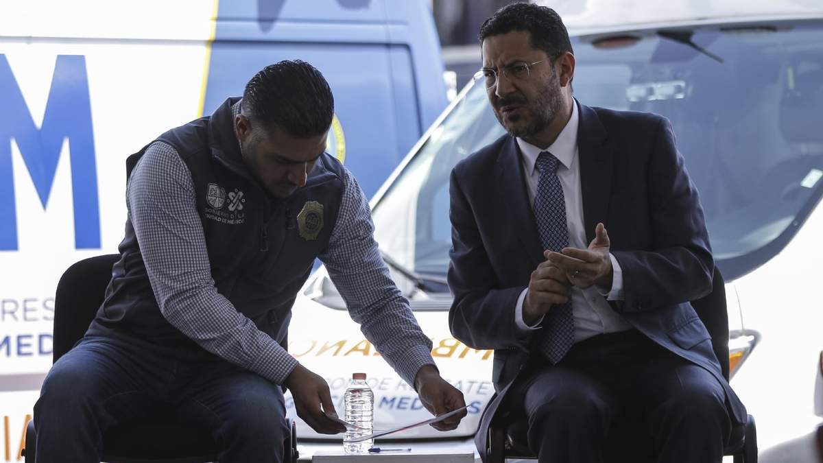 Batres en el 50 Aniversario del Escuadrón de Rescate y Urgencias Médicas ( ERUM)