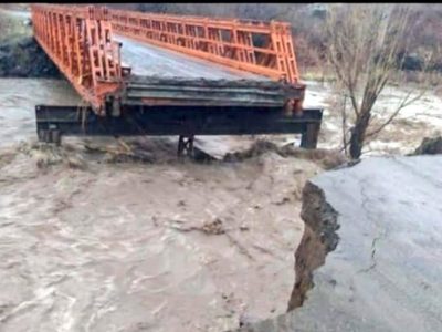 La furia del río Neuquén en medio del temporal: puentes colapsados y rutas desbordadas