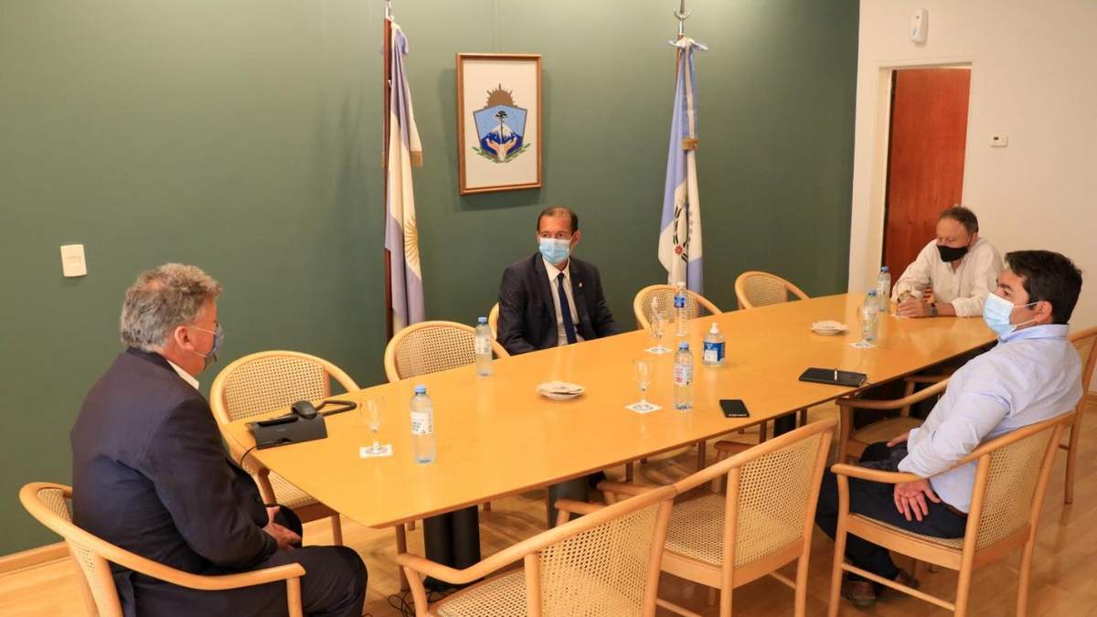 Omar Gutiérrez durante la reunión con los directores de OTASA. Fuente: (Twitter)