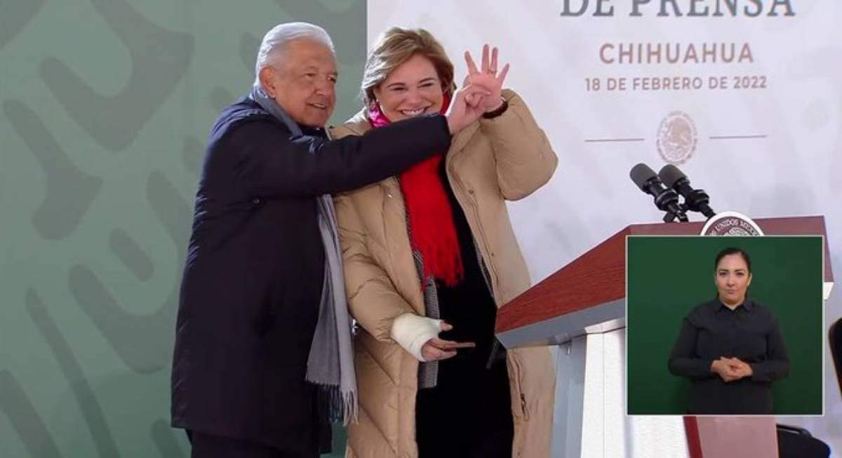 AMLO levantó la mano izquierda de a gobernadora panista Maru Campos