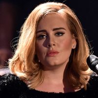 Adele muy castigada por sus fans... ¡Irreconocible!
