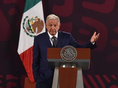 Lorenzo Córdova “ahora está como la chimoltrufia” con el tema de la sobrerrepresentación: AMLO