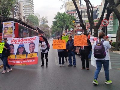 Con bloqueo vial en CDMX, familias buscadoras exigen a jueces que autoricen diligencias pendientes