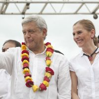 Vargas Llosa 'me da vergüenza”, suelta la escritora Beatriz Gutiérrez Müller, esposa de AMLO