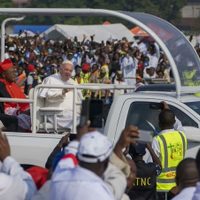 Papa Francisco dice a víctimas del Congo: "Su dolor es mi dolor"