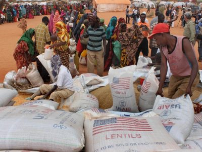 Un año sin USAID: la desprotección atraviesa a refugiados y organizaciones humanitarias