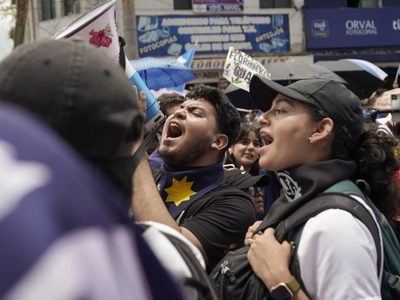 Miles de guatemaltecos exigen en las calles la renuncia de la fiscal general