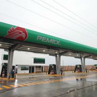 Pemex inaugura gasolinera con nueva imagen