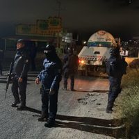 Bloquean vías en Chiapas en reacción a operativo de grupo élite de seguridad